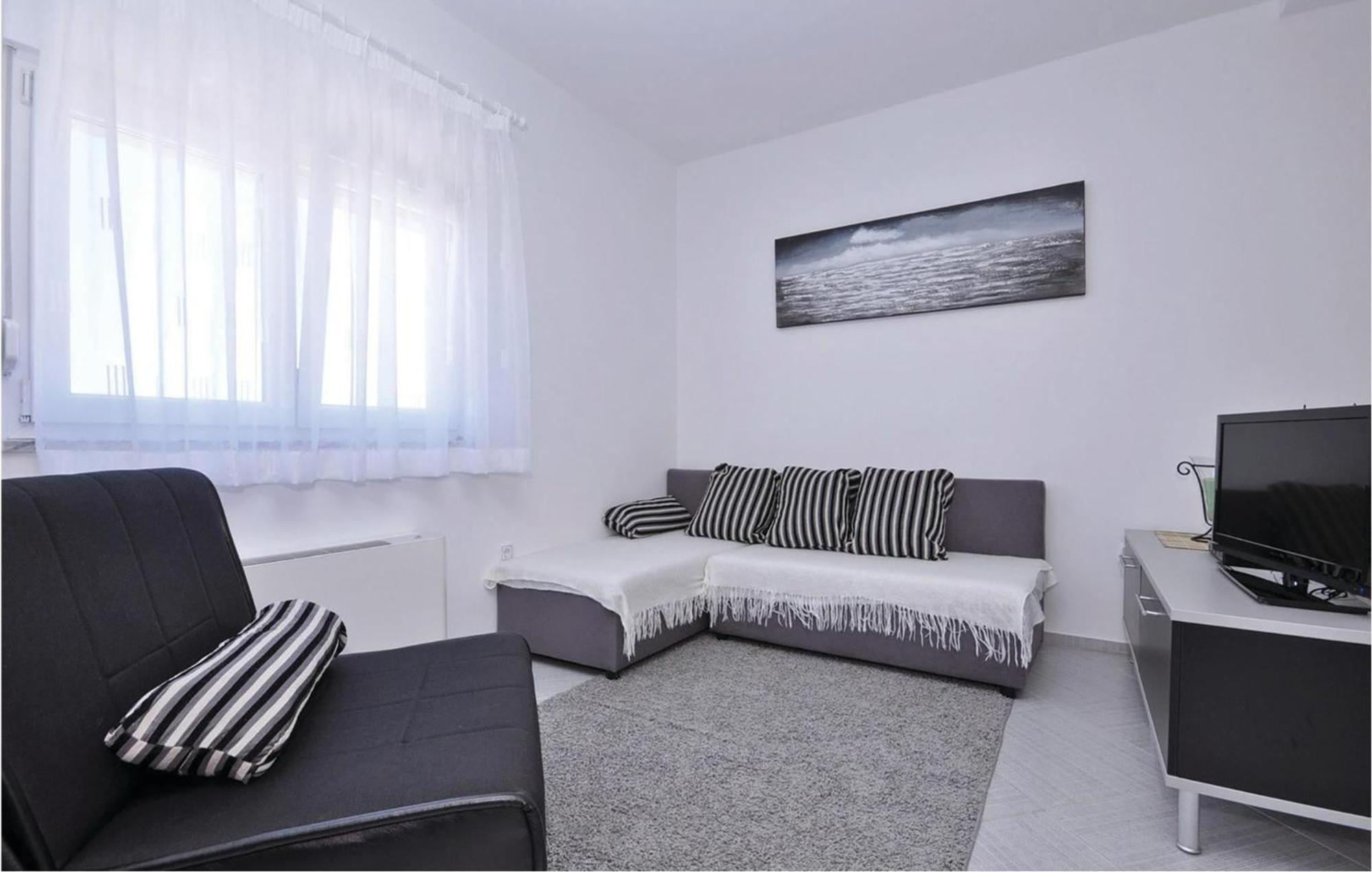 1 Bedroom Cozy Apartment In Bibinje Extérieur photo